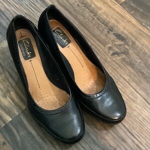 Clarks Artisan black leather pumps.  Tige De Cuir.  Size 7.